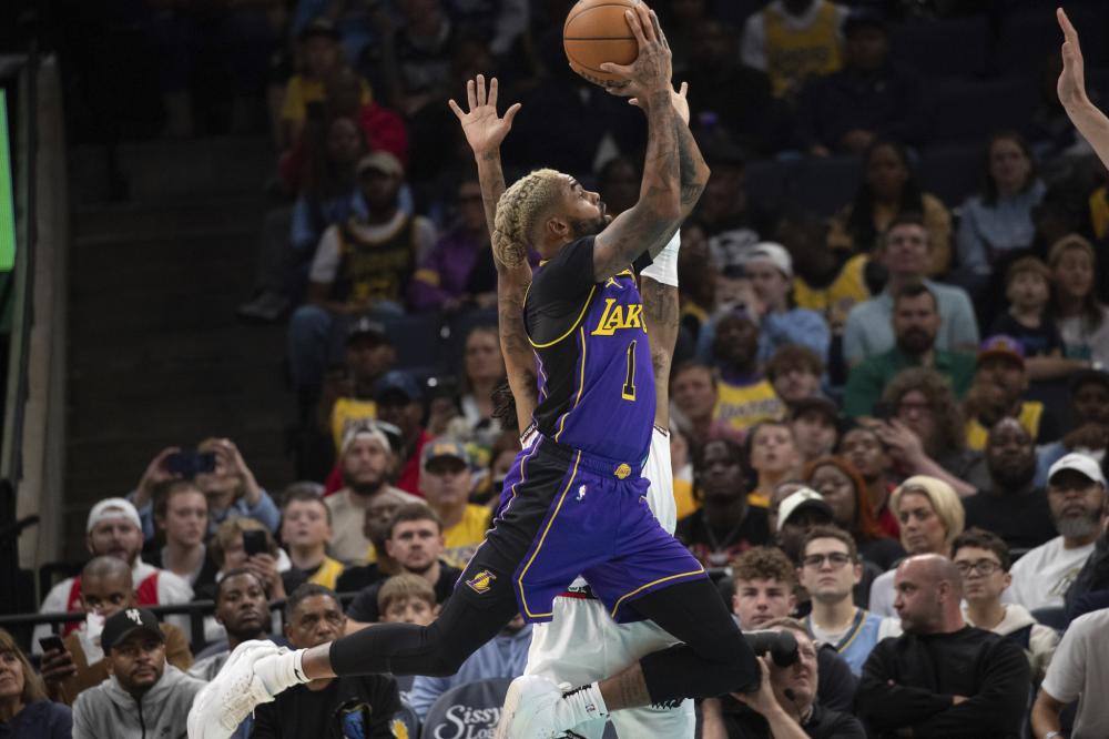 字里行间透 字里行间透