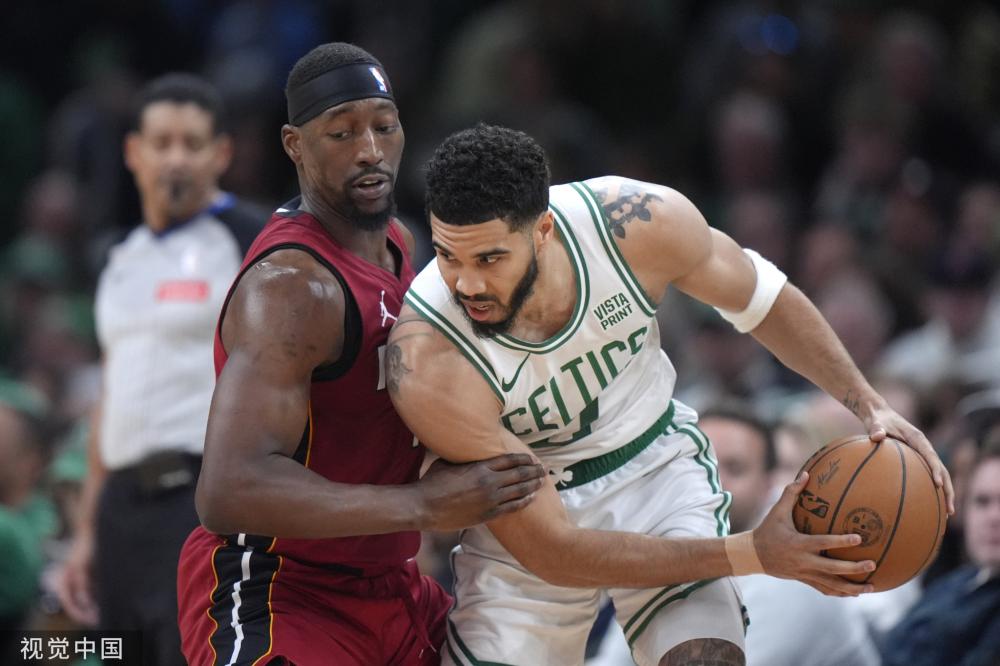 庞大的足球 庞大的足球